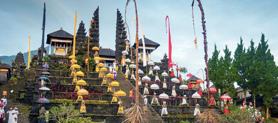 Keindahan Pura Agung Besakih
